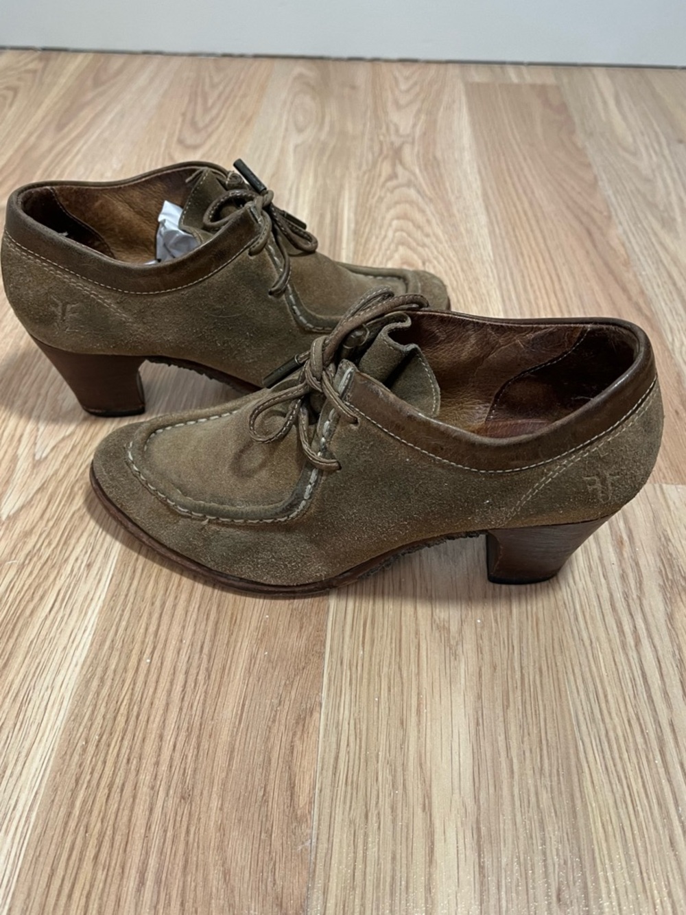Frye Tan Suede Heeled Oxford 
Size 5.5